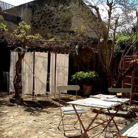 Pensión Ancienne Maison Des Gardes 2*